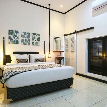 سورابايا Askhara Guesthouse المظهر الخارجي الصورة